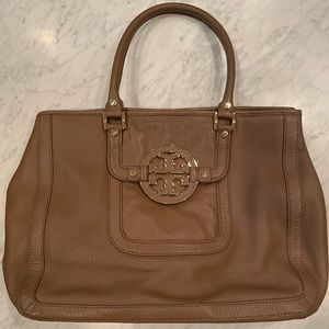 NWT Tory Burch w/ dust bag for fall!
